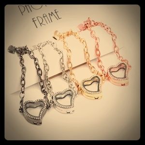 Floating charm bracelet